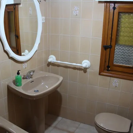 El Laurel Apartment